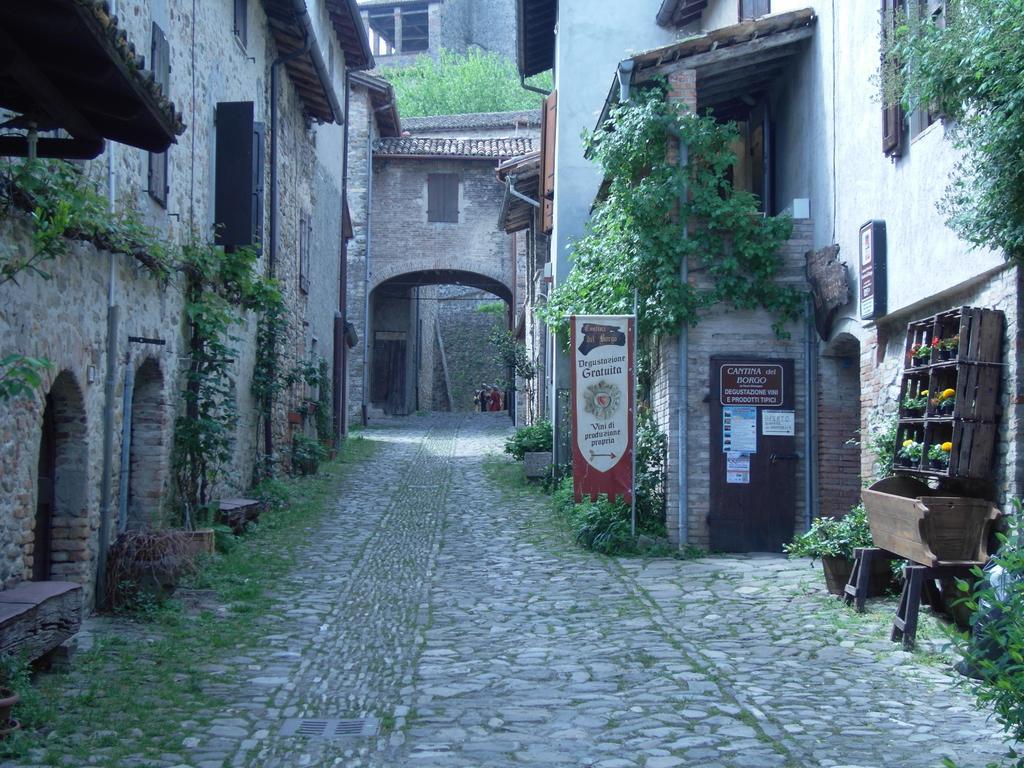 La Locanda Del Borgo Torrechiara Kültér fotó